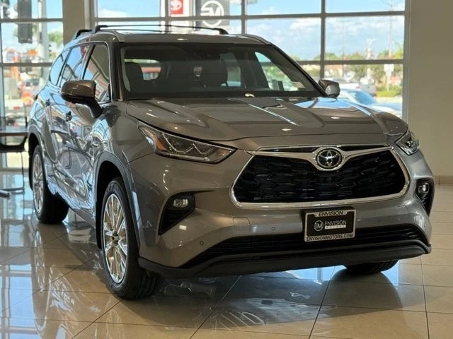 2025 Toyota Highlander - Image 6 of 12