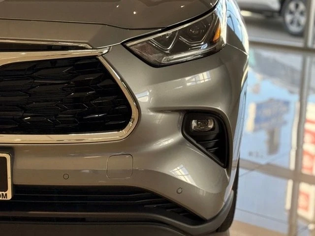 2025 Toyota Highlander - Image 5 of 12