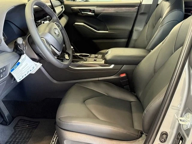 2025 Toyota Highlander - Image 11 of 12