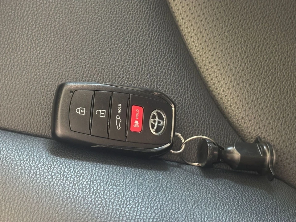 2025 Toyota Highlander - Image 22 of 31