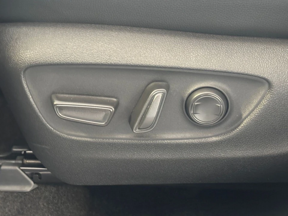2025 Toyota Highlander - Image 23 of 31