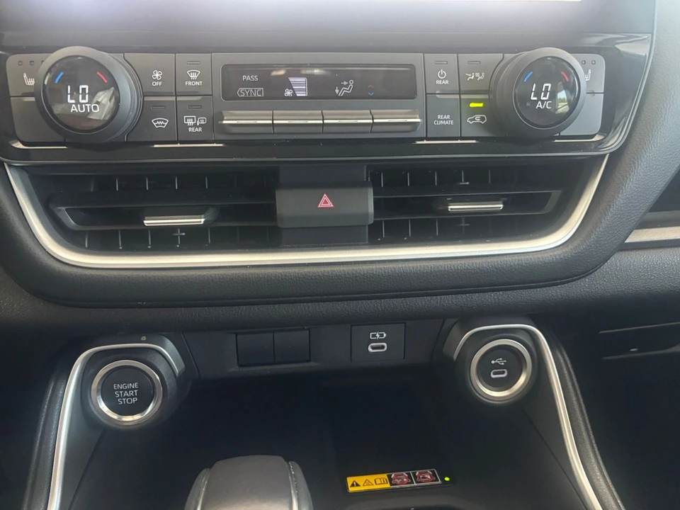 2025 Toyota Highlander - Image 18 of 31