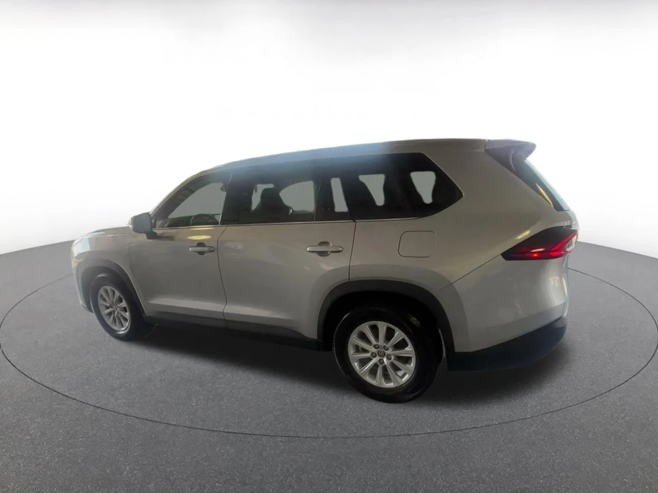 2025 Toyota Highlander - Image 11 of 31