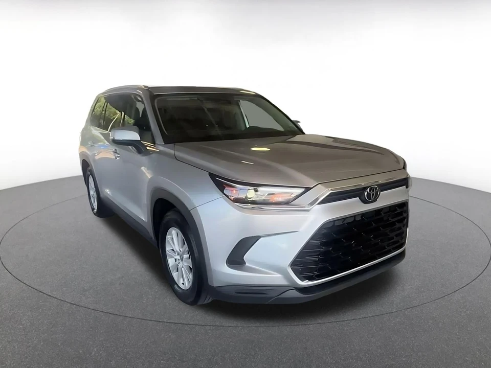 2025 Toyota Highlander - Image 3 of 31