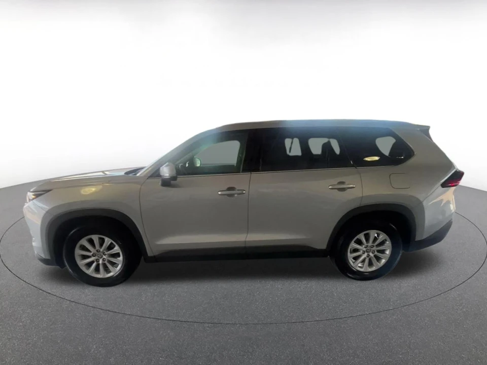 2025 Toyota Highlander - Image 9 of 31