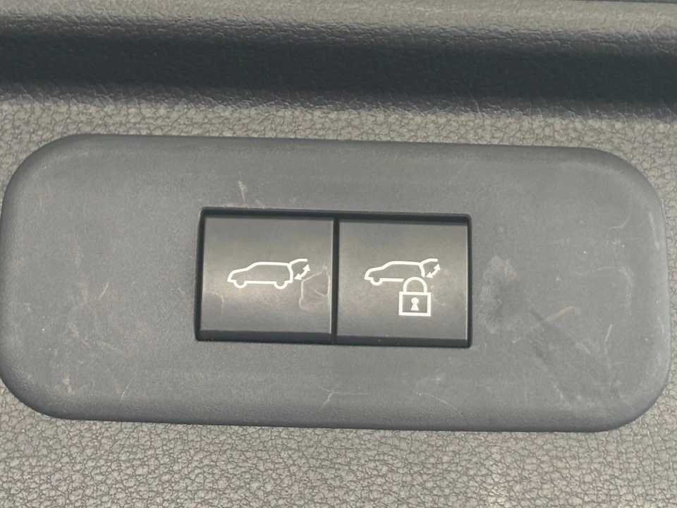 2025 Toyota Highlander - Image 24 of 31