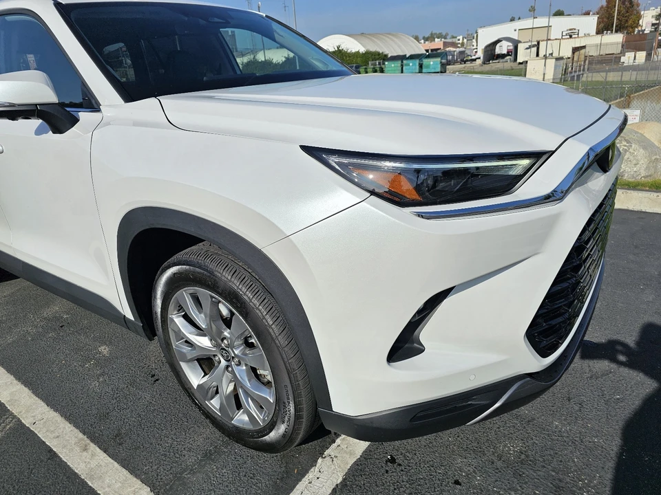 2025 Toyota Highlander - Image 18 of 21