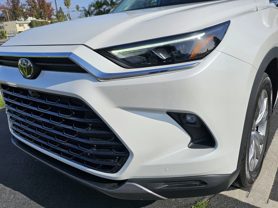 2025 Toyota Highlander - Image 6 of 21