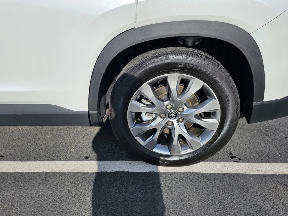 2025 Toyota Highlander - Image 10 of 21
