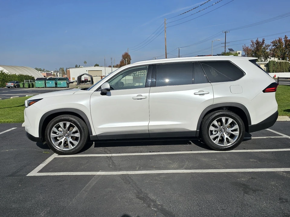 2025 Toyota Highlander - Image 3 of 21