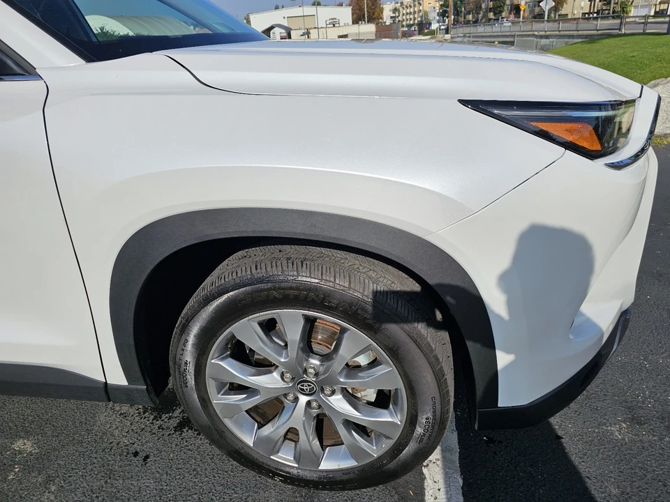 2025 Toyota Highlander - Image 19 of 21