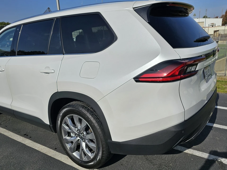 2025 Toyota Highlander - Image 11 of 21