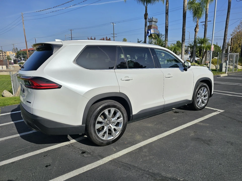 2025 Toyota Highlander - Image 15 of 21
