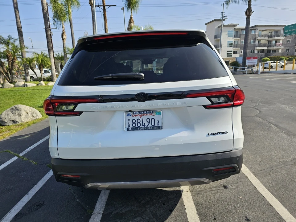 2025 Toyota Highlander - Image 16 of 21