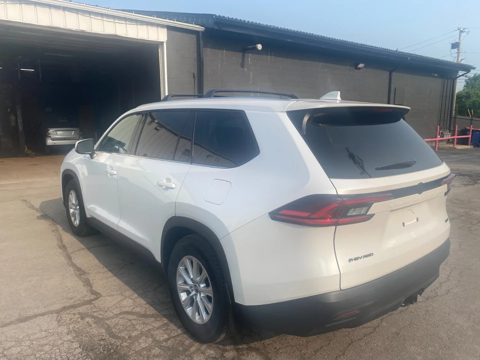 2025 Toyota Highlander - Image 6 of 10