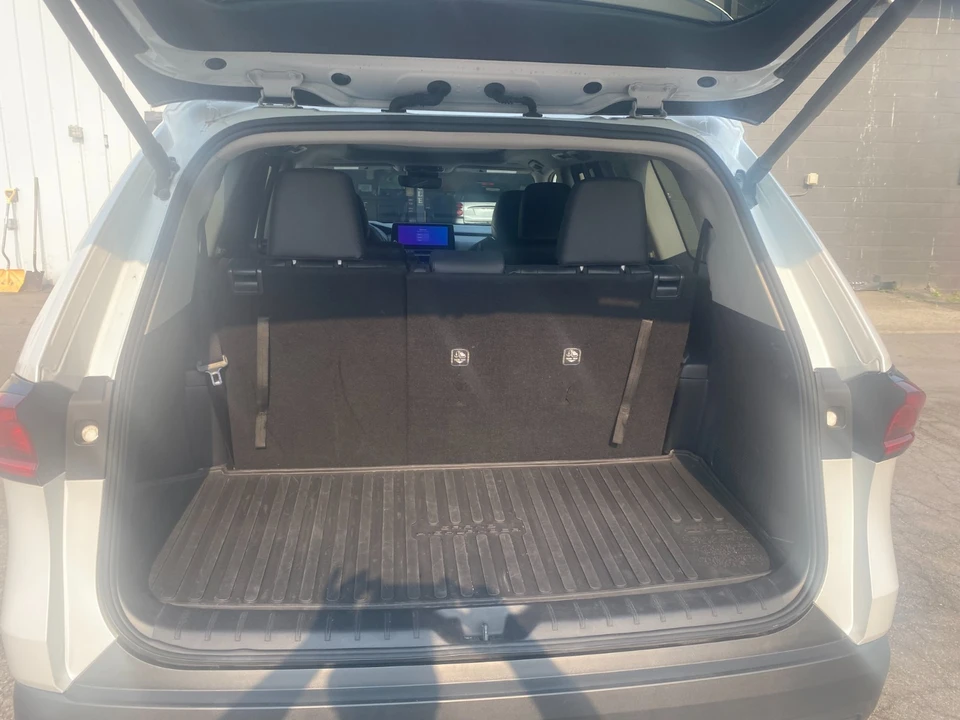 2025 Toyota Highlander - Image 7 of 10