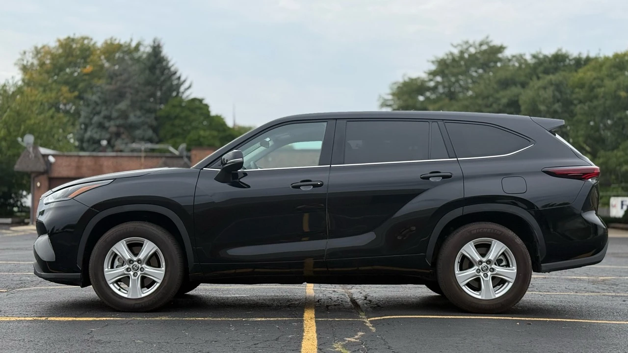 2025 Toyota Highlander - Image 6 of 21