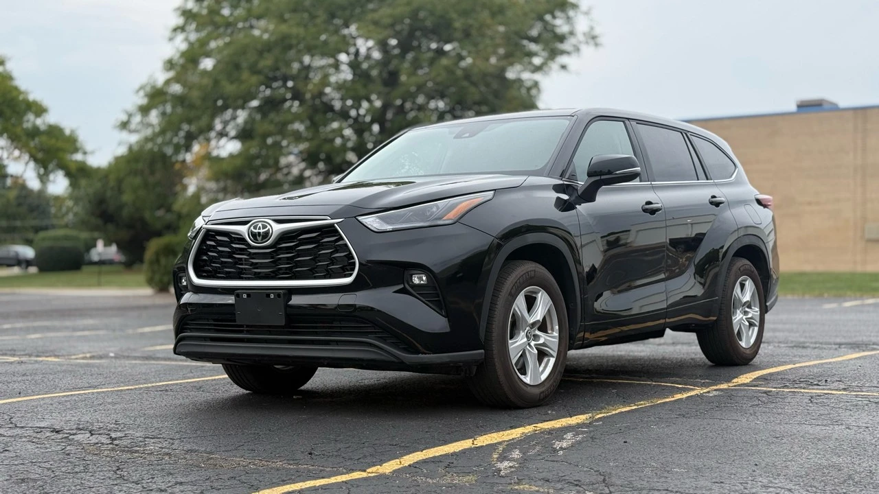 2025 Toyota Highlander - Image 4 of 21