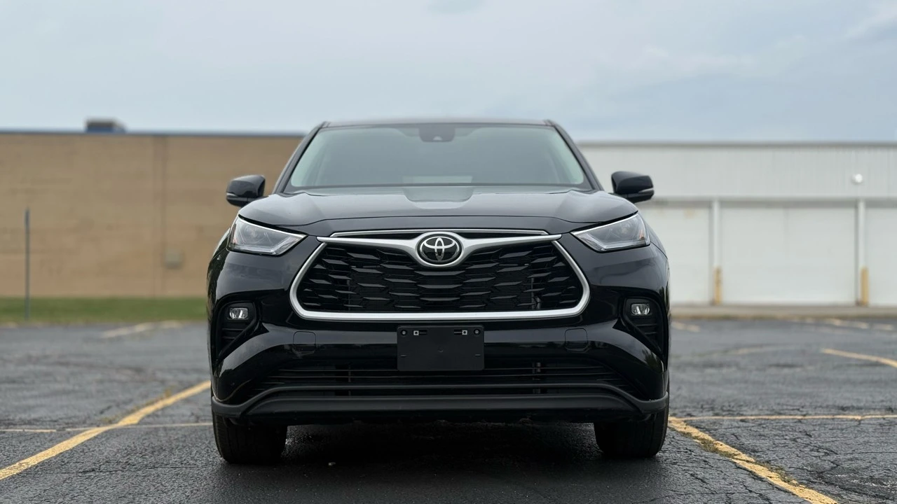 2025 Toyota Highlander - Image 3 of 21