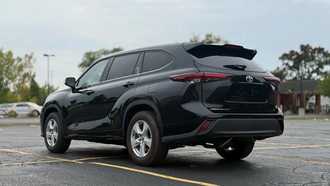 2025 Toyota Highlander - Image 7 of 21