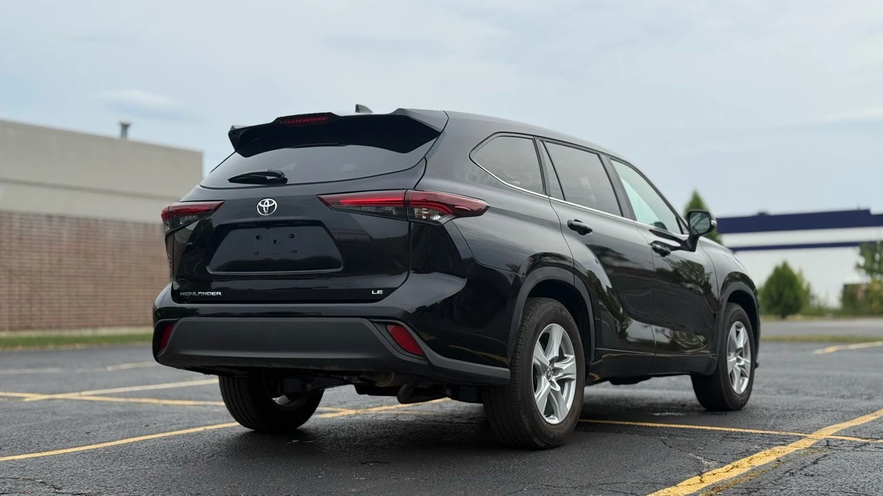 2025 Toyota Highlander - Image 9 of 21