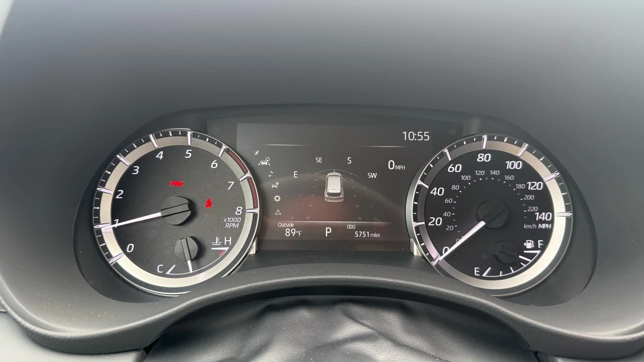 2025 Toyota Highlander - Image 18 of 21