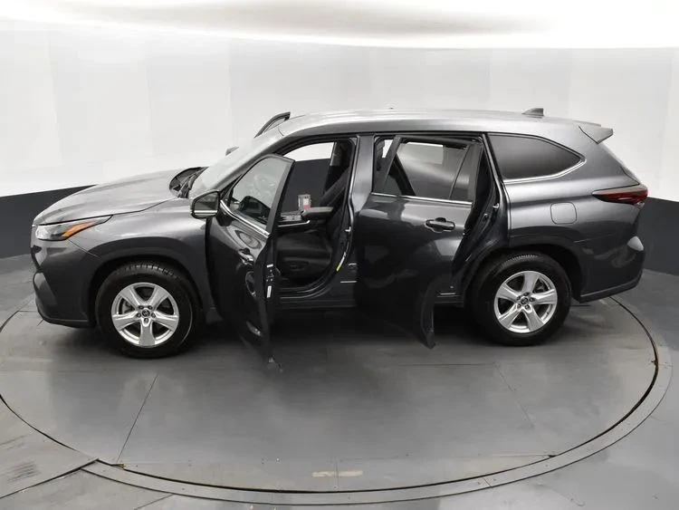 2025 Toyota Highlander - Image 7 of 12