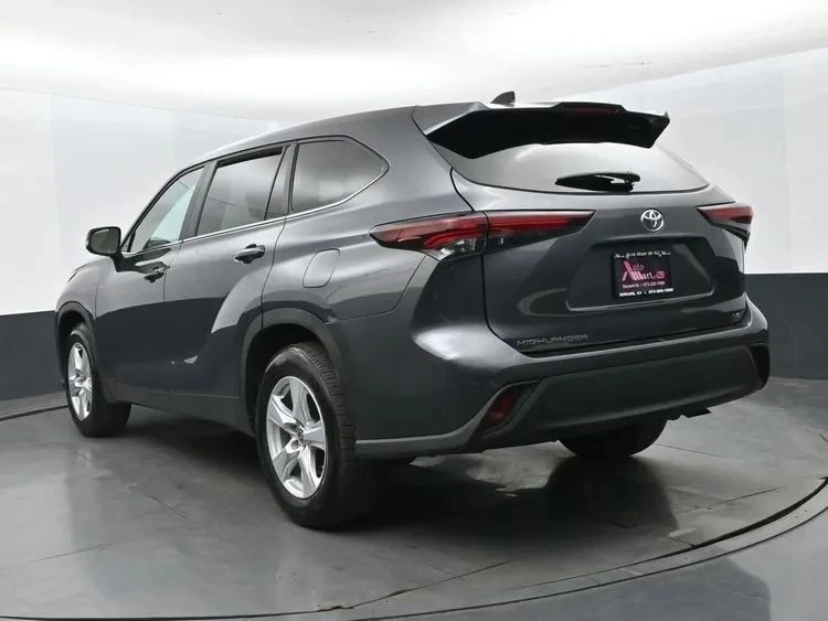 2025 Toyota Highlander - Image 9 of 12