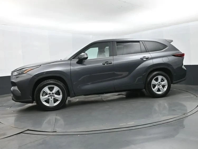 2025 Toyota Highlander - Image 5 of 12