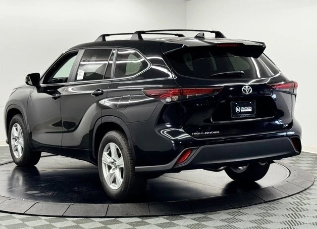 2025 Toyota Highlander - Image 10 of 12