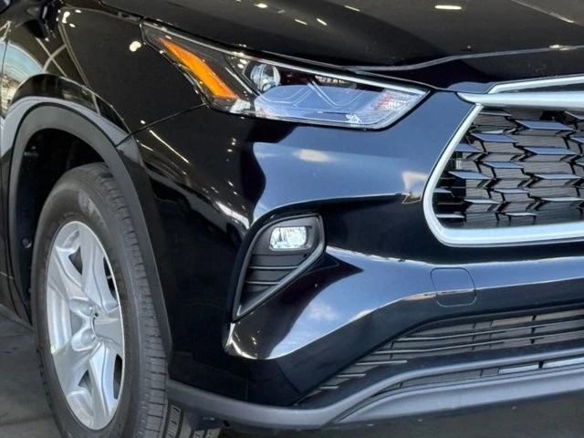 2025 Toyota Highlander - Image 8 of 12