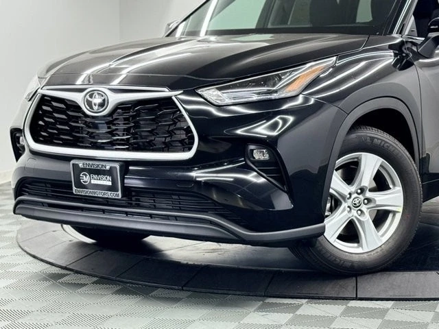 2025 Toyota Highlander - Image 3 of 12