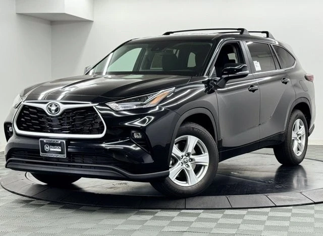 2025 Toyota Highlander - Image 2 of 12