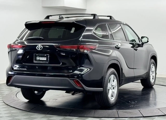 2025 Toyota Highlander - Image 8 of 12