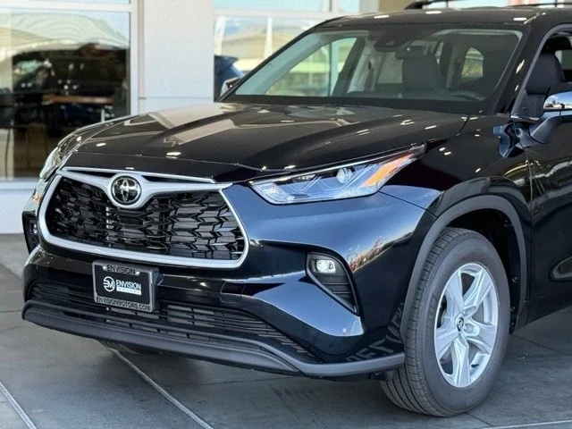 2025 Toyota Highlander - Image 3 of 12
