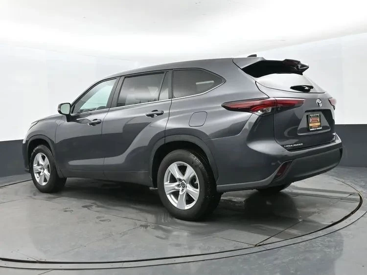 2025 Toyota Highlander - Image 9 of 12