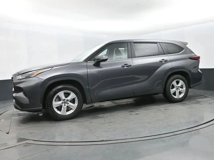2025 Toyota Highlander - Image 5 of 12
