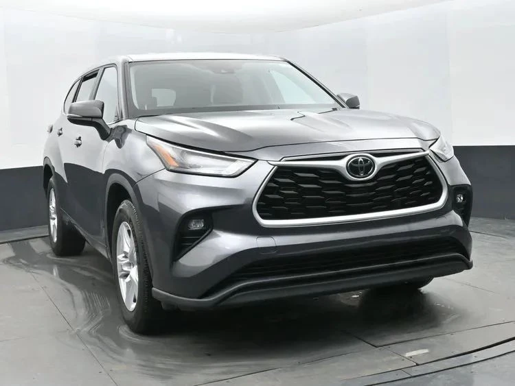 2025 Toyota Highlander - Image 3 of 12