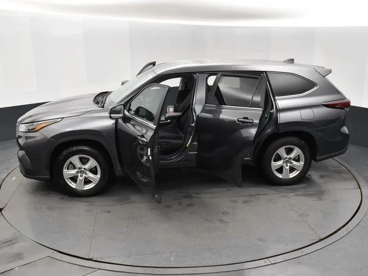 2025 Toyota Highlander - Image 7 of 12