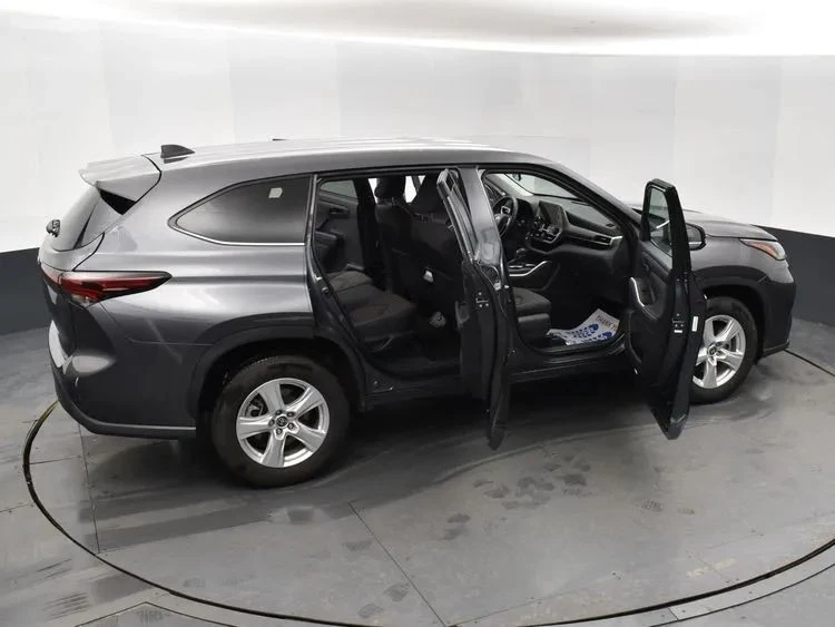 2025 Toyota Highlander - Image 6 of 12