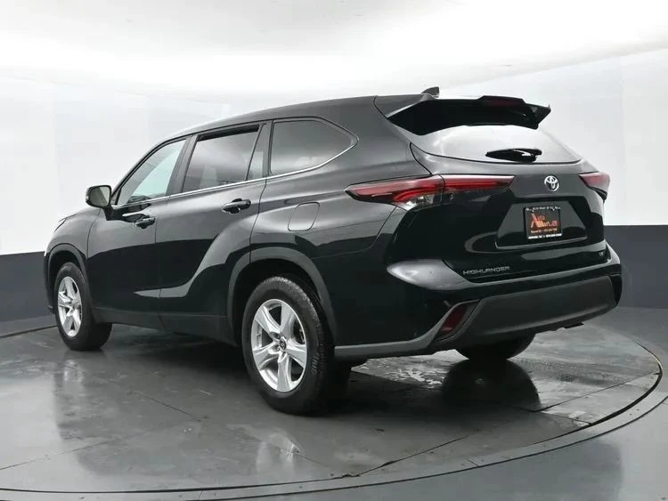 2025 Toyota Highlander - Image 9 of 12