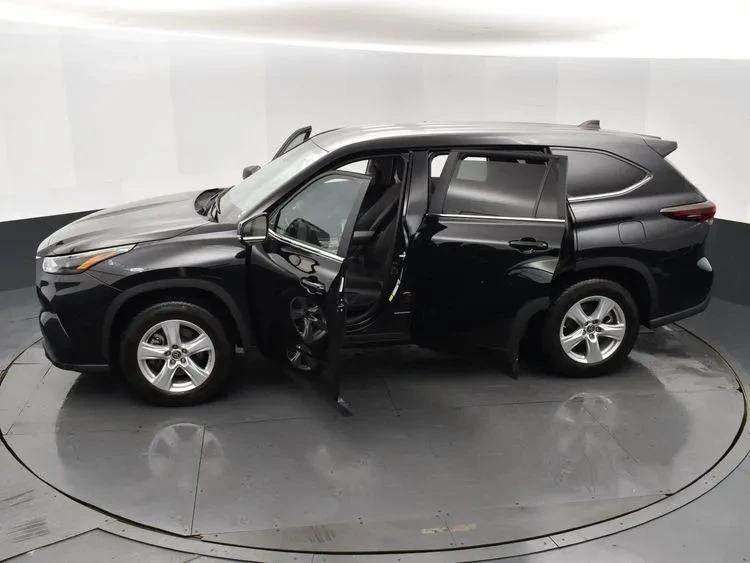 2025 Toyota Highlander - Image 7 of 12