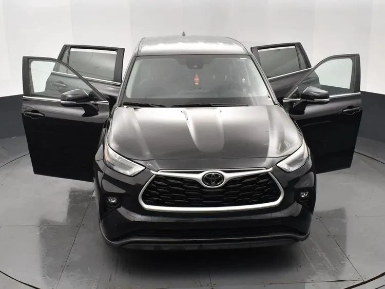 2025 Toyota Highlander - Image 10 of 12