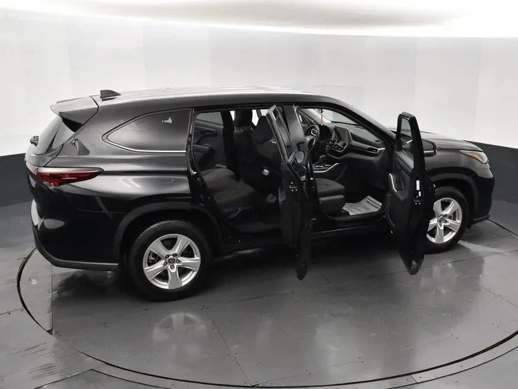 2025 Toyota Highlander - Image 6 of 12