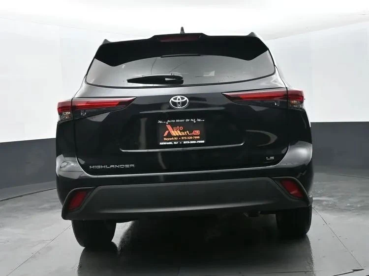 2025 Toyota Highlander - Image 8 of 12