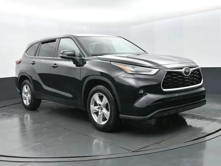 2025 Toyota Highlander - Image 2 of 12