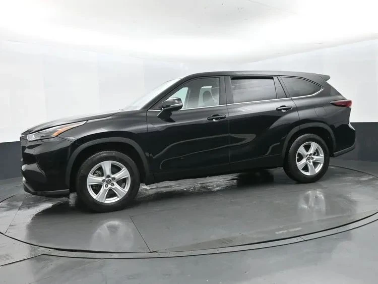 2025 Toyota Highlander - Image 5 of 12