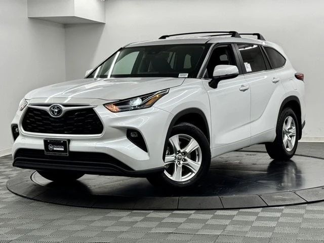2025 Toyota Highlander - Image 2 of 12