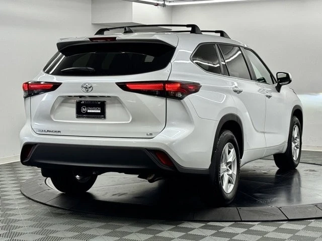 2025 Toyota Highlander - Image 8 of 12
