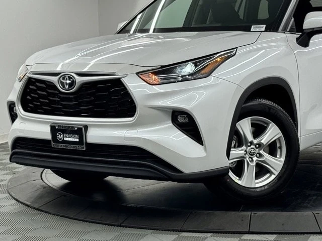 2025 Toyota Highlander - Image 3 of 12